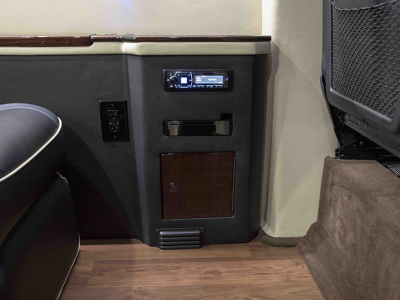 4b Mercedes Benz Sprinter Family Traveler Console